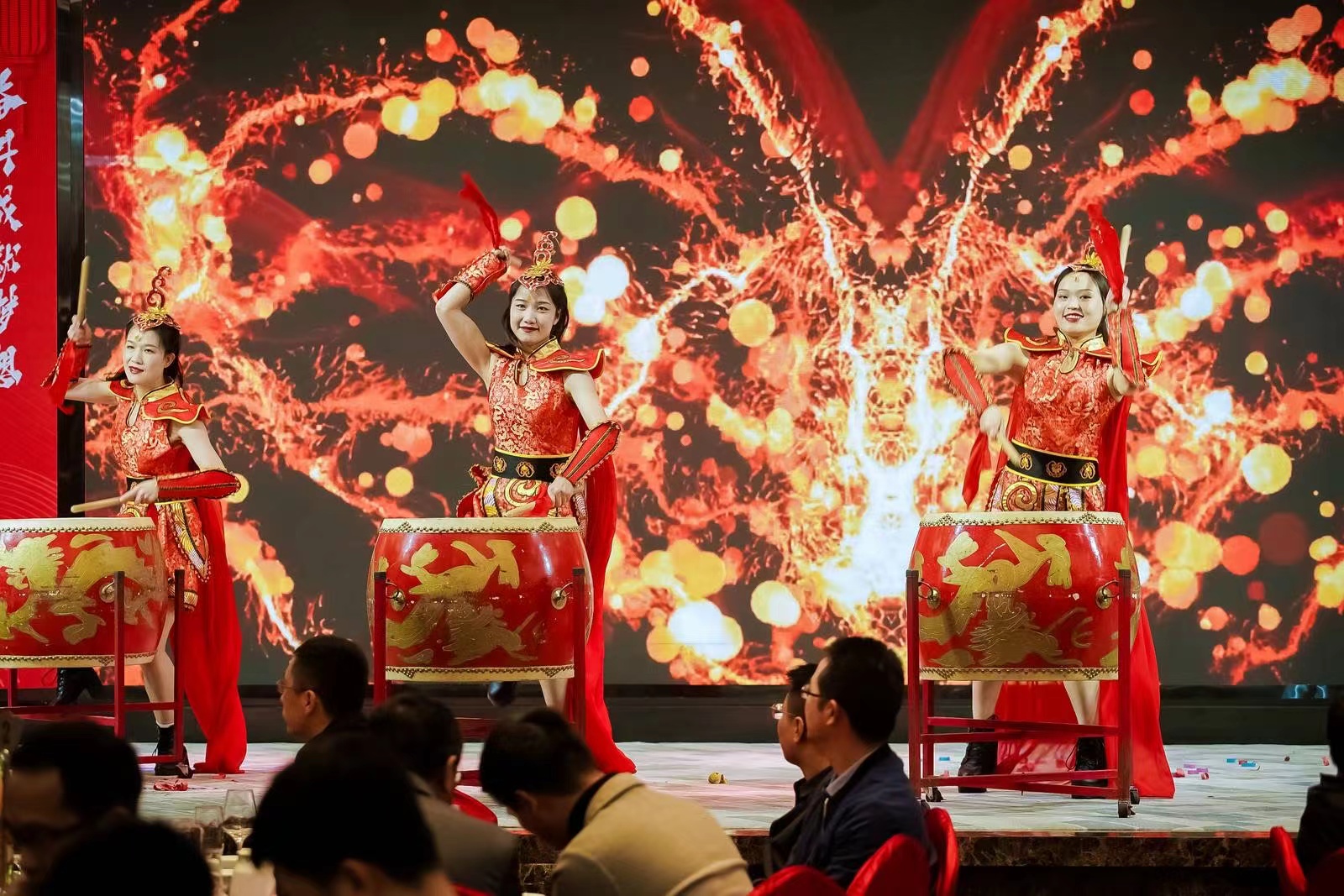 奮斗成就夢(mèng)想，創(chuàng)新超越未來丨江西鴻利和斯邁得2023年春茗會(huì)圓滿舉辦！